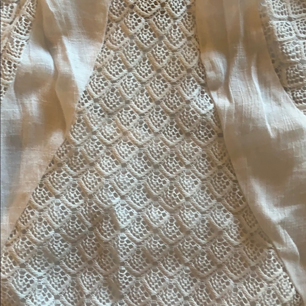 White top - Picture 2 of 2